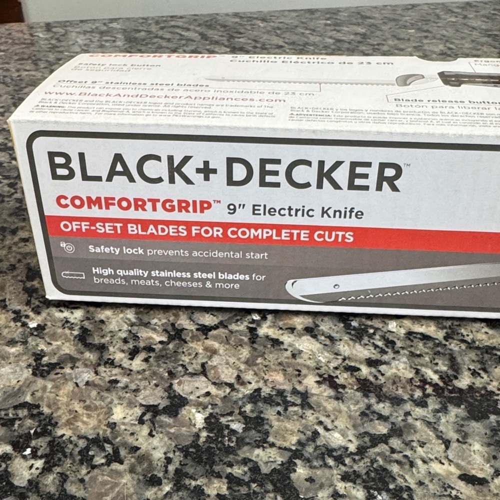 Black & Decker ComfortGrip 9" Electric Knife NEW
